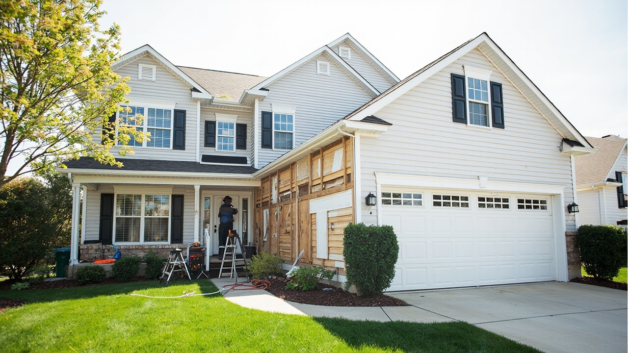Why Modern Vinyl Siding Can Sometimes Hide Major Water Damage in Sterling Heights Homes